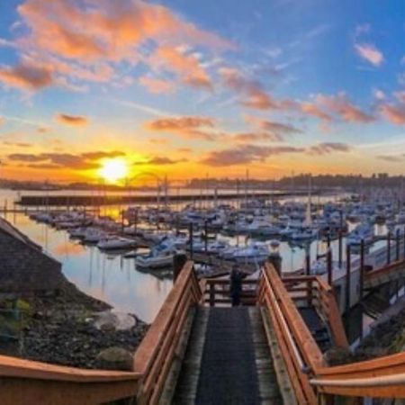 Embarcadero Resort Newport Buitenkant foto